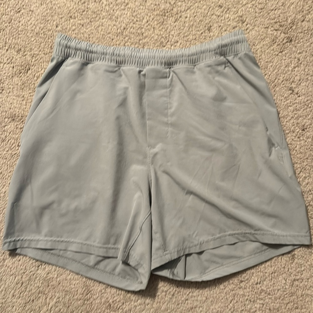 Excellent condition Gray Pace Breaker 5” in Size Medium.